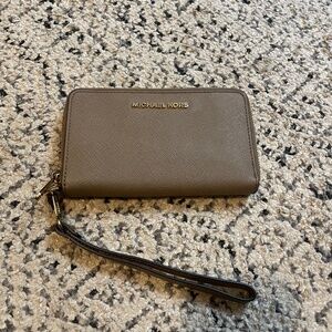 Michael Kors wristlet wallet tan